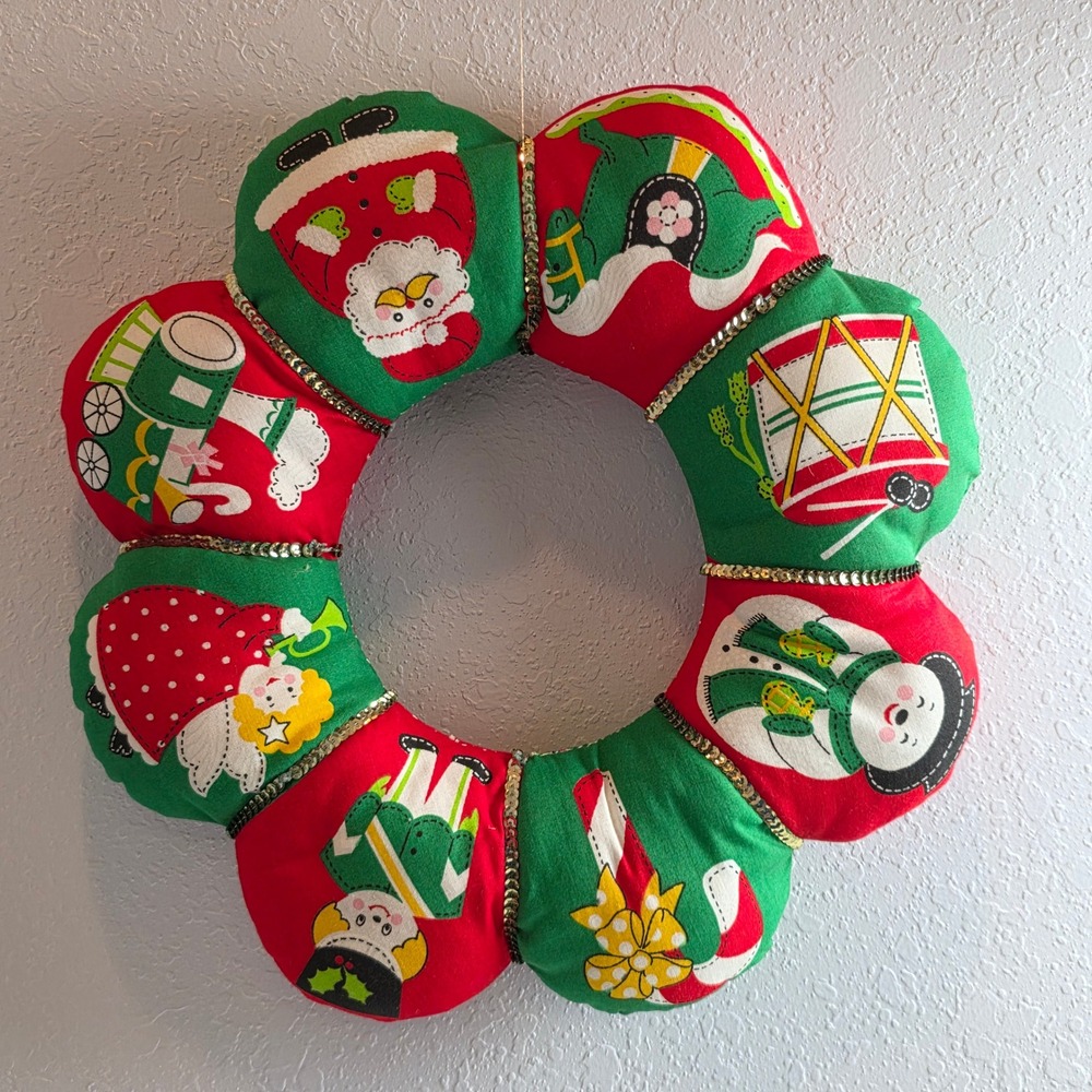 Vintage Handmade Stuffed Fabric Christmas Wreath Sequin Red Green Santa Snowman